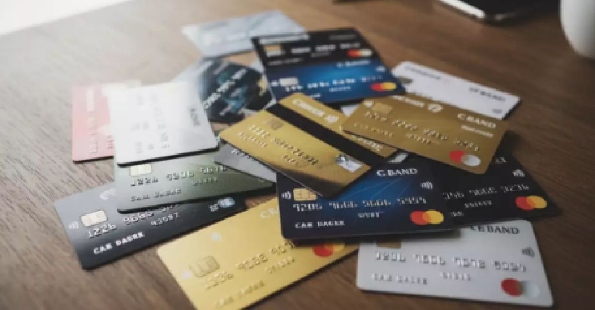 Aprueban cambios a tarjetas de crédito y débito no solicitadas: no te podrán cobrar ni afectar tu historial