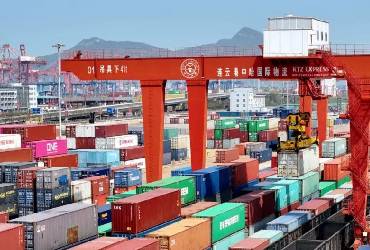 China sube a 125% los aranceles a los productos de EU