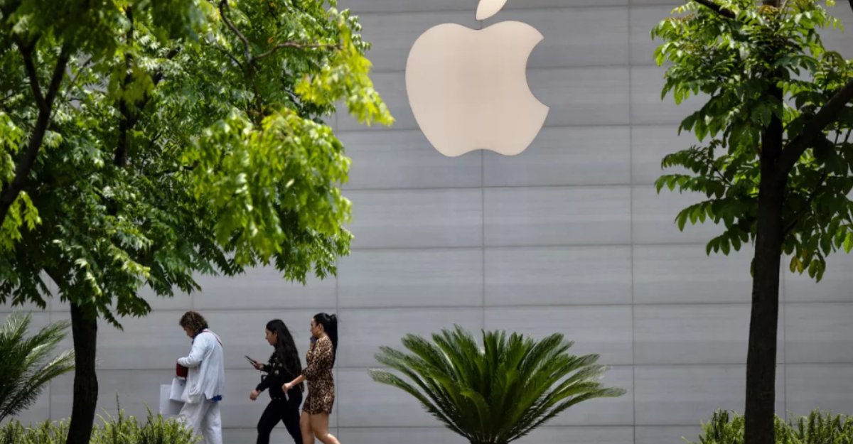 La crisis de memoria tendrá un “impacto cada vez mayor”, advierte Tim Cook 
					