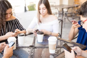 Definen que registro de líneas telefónicas de celular obligatorio será presencial para algunas personas