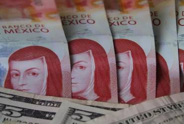 El peso sube levemente en medio de cautela por datos económicos de EU