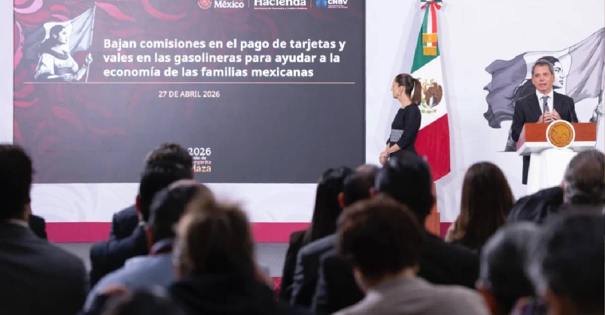 Hacienda anuncia reducción de comisiones bancarias en gasolineras para contener alza de precios
					