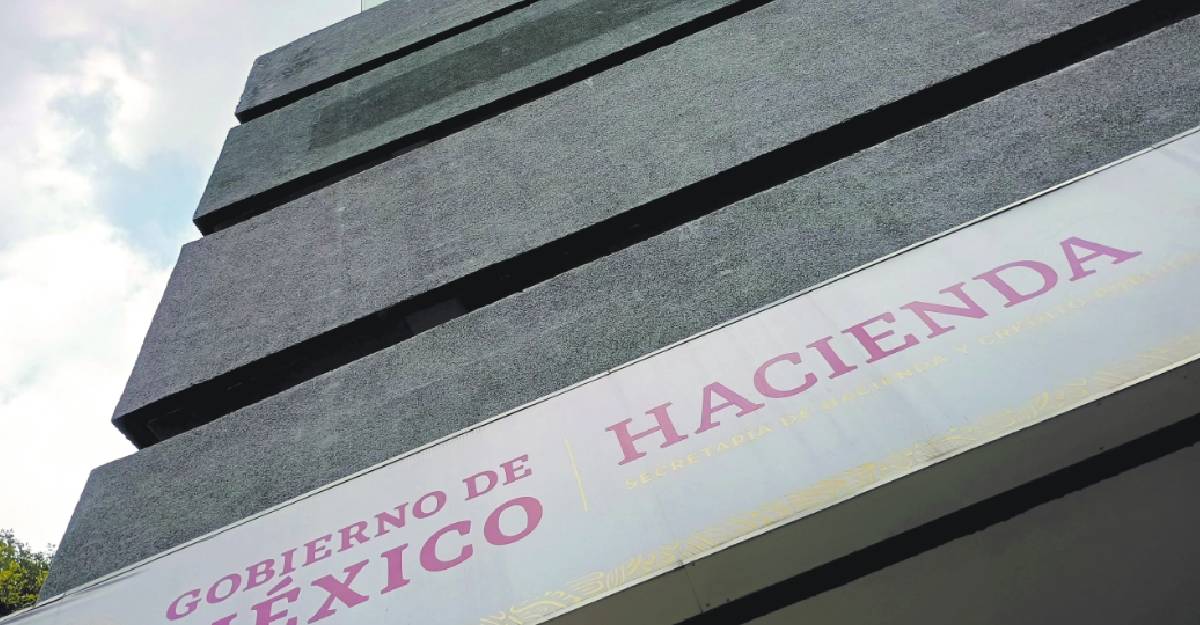 Hacienda prevé mayor deuda en el 2026; saldo llegará a nivel histórico de 54.7% del PIB
					