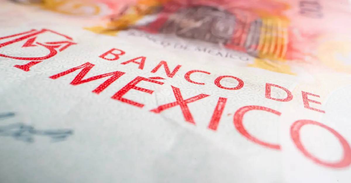 Petróleo y tasas largas golpean a Wall Street; el peso resiste en 16.99 por dólar
					