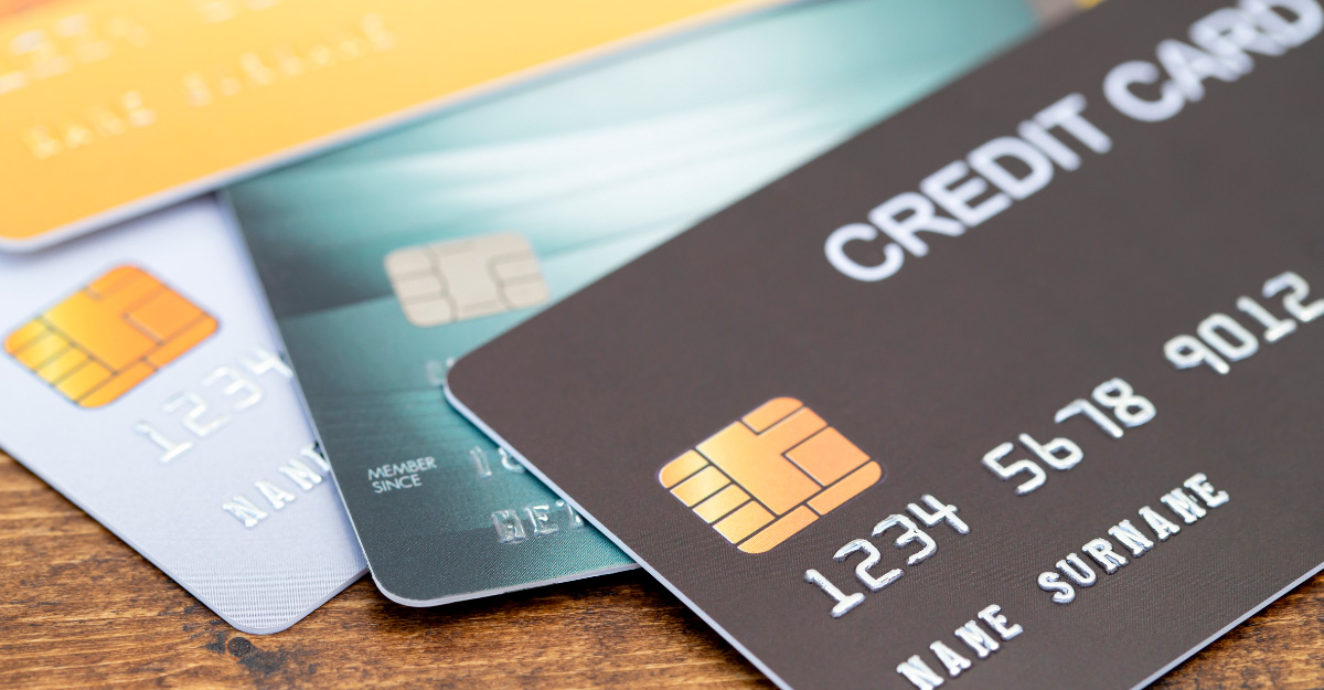Qué pasa si no firmas el plástico de tu tarjeta de crédito o débito