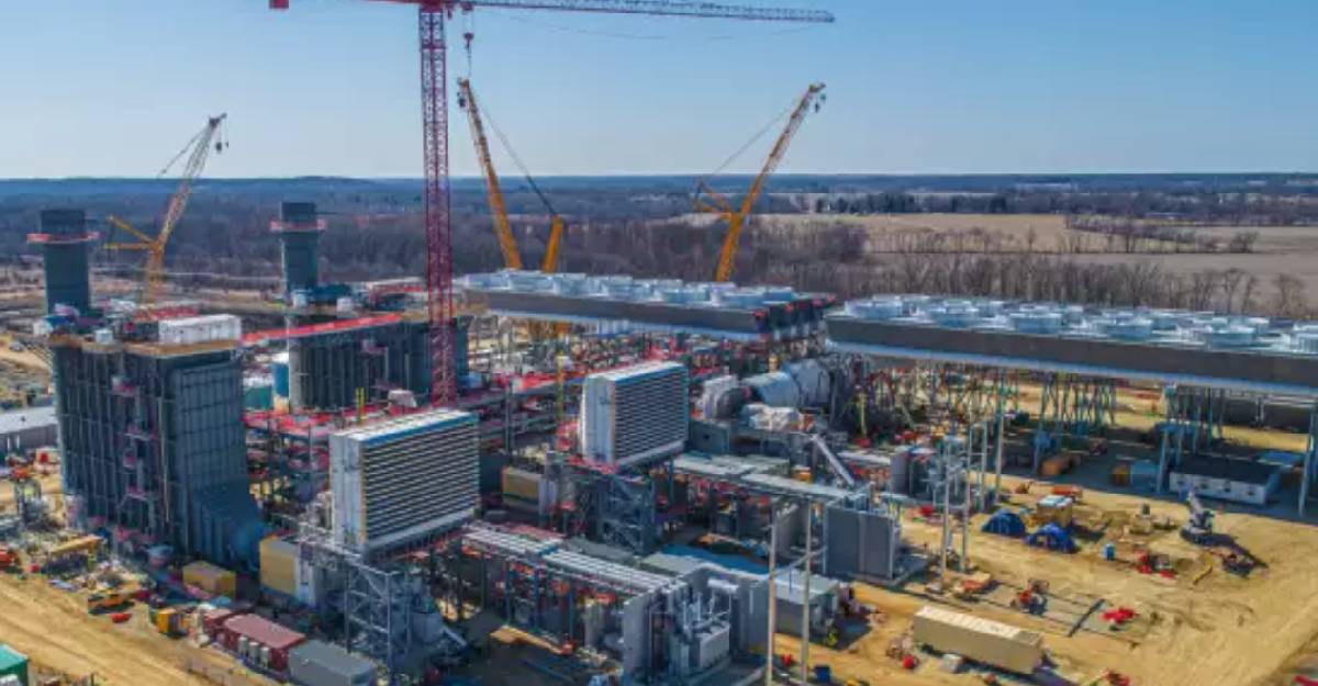 Regulador perdona a la CFE la construcción de centrales sin autorización previa