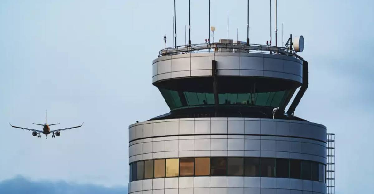 Thales invierte en modernización del espacio aéreo mexicano rumbo a 2026