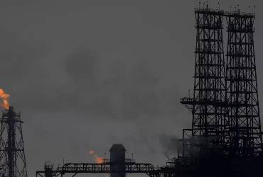 Tras años de caída libre, el empleo en refinación de petróleo va al alza