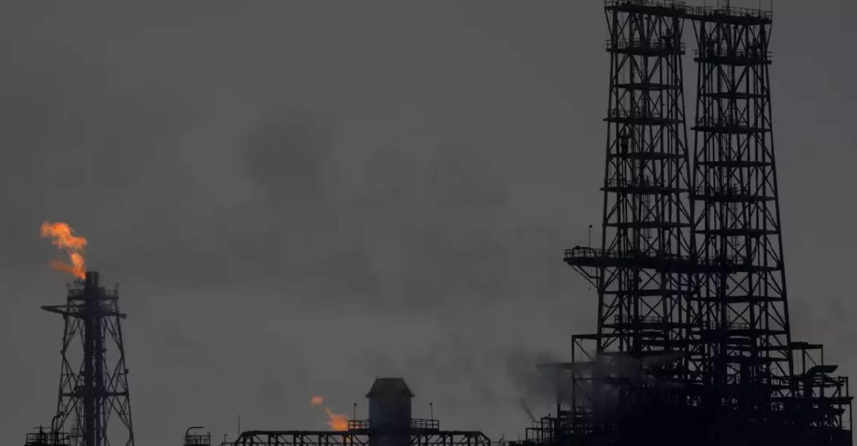 Tras años de caída libre, el empleo en refinación de petróleo va al alza