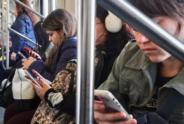 Operadores móviles aceleran la vinculación de líneas celulares sin el consentimiento de los usuarios