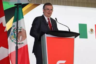 México amarra inversión farmacéutica de 2,000 mdd en misión a Canadá
