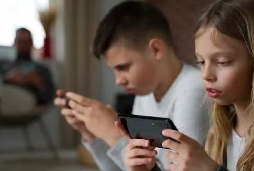 Senado aprueba reformas para proteger a menores en plataformas digitales
